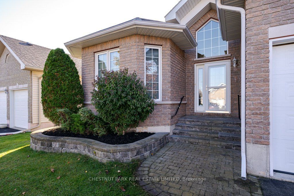 Detached House for sale at 60 Elmdale Drive, Prince Edward County, Wellington, K0K 3L0 - MLS: X11948638