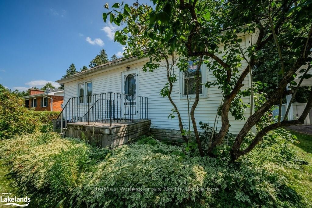 Detached House for sale at 104 ANN Street, Bracebridge, Macaulay, P1L 1M1 - MLS: X11949164