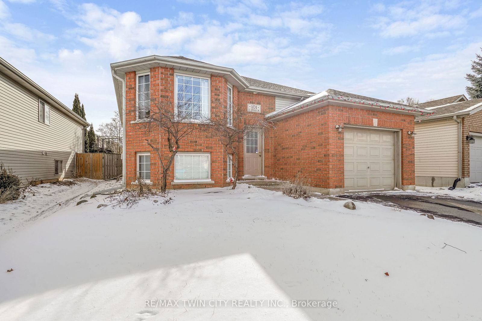 Detached House for sale at 101 St. Patrick's Drive, Brantford, N3T 6M6 - MLS: X11949320