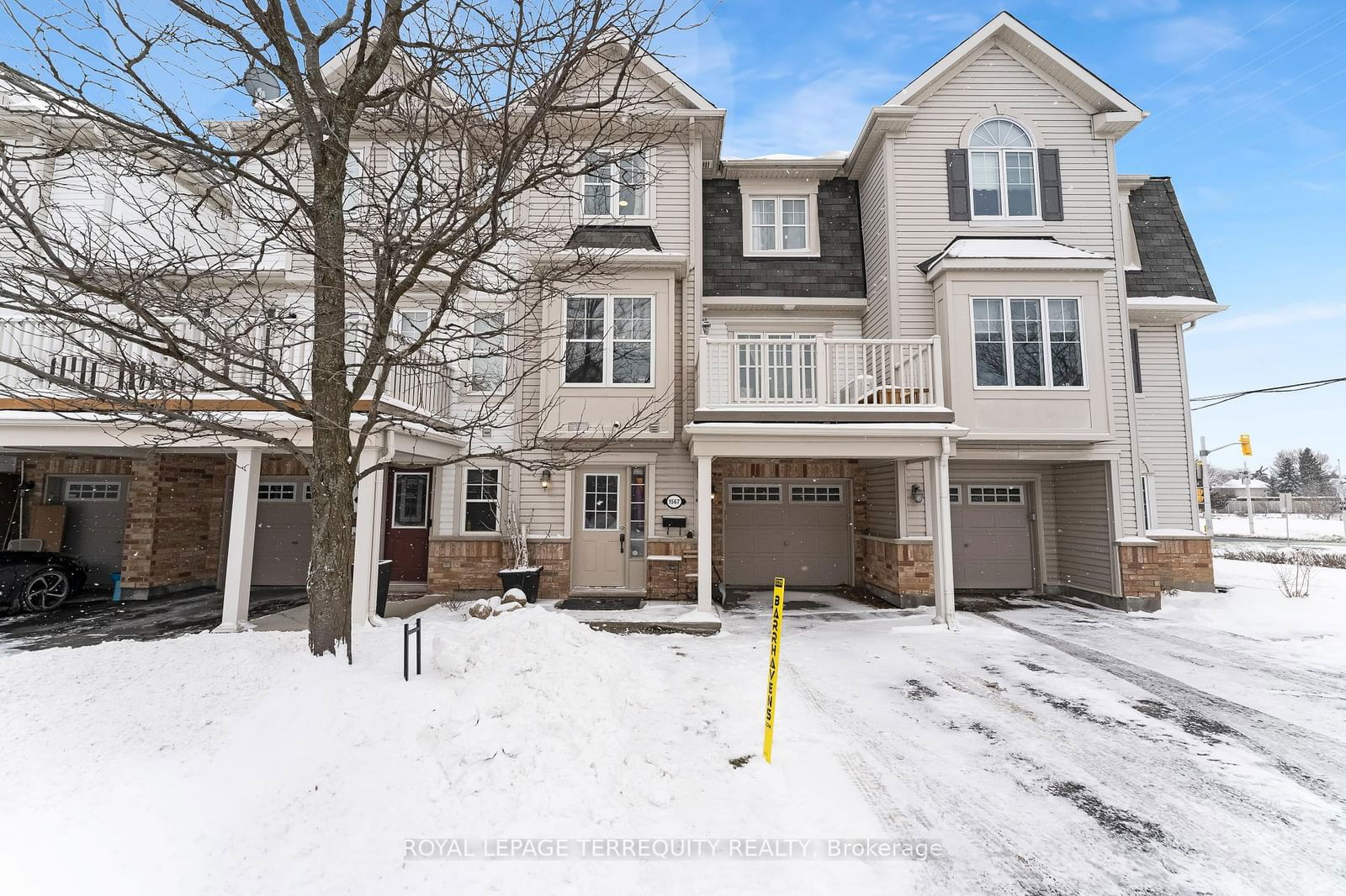 Townhouse sold at 1567 Haydon Circle, Barrhaven, 7704 - Barrhaven - Heritage Park, K2J 0K5 - MLS: X11949389