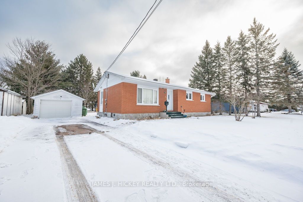 Detached House sold at 12 William Street, Petawawa, 520 - Petawawa, K8H 2K4 - MLS: X11949415