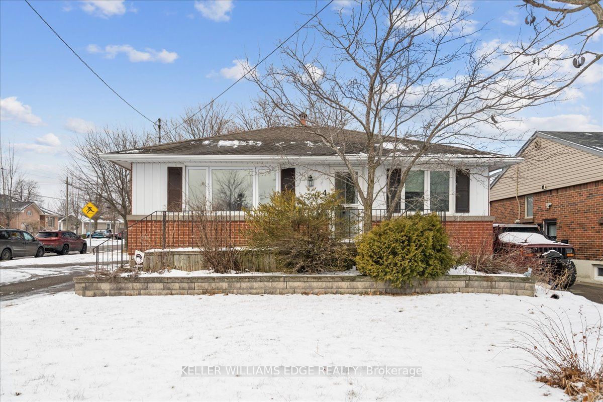 Detached House for sale at 4 Fernwood Crescent, Hamilton, Hampton Heights, L8T 3L1 - MLS: X11949512