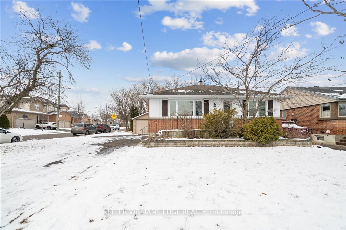 Detached House for sale at 4 Fernwood Crescent, Hamilton, Hampton Heights, L8T 3L1 - MLS: X11949512