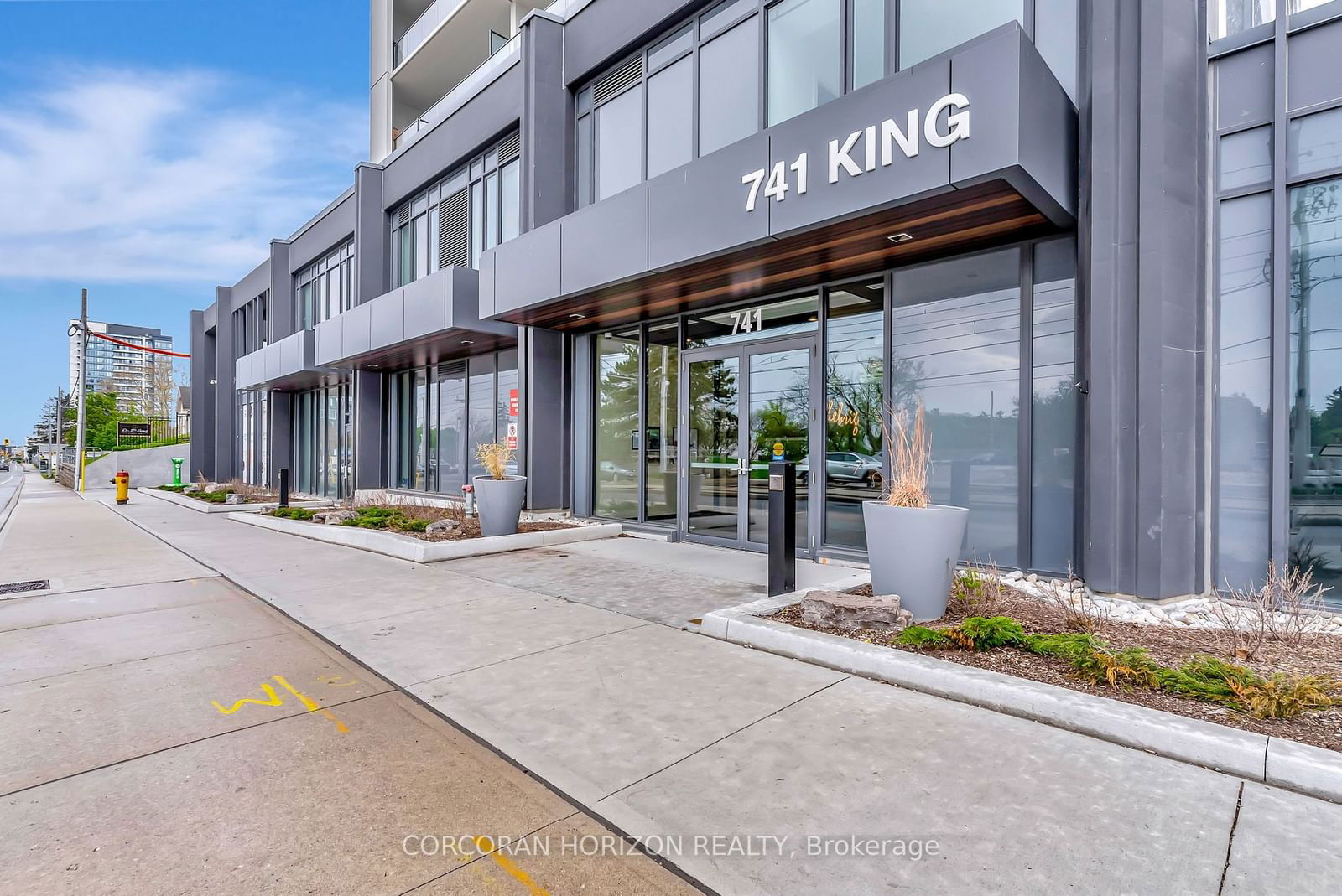 Condo for sale at 611-741 King Street, Kitchener, N2G 1E5 - MLS: X11949947