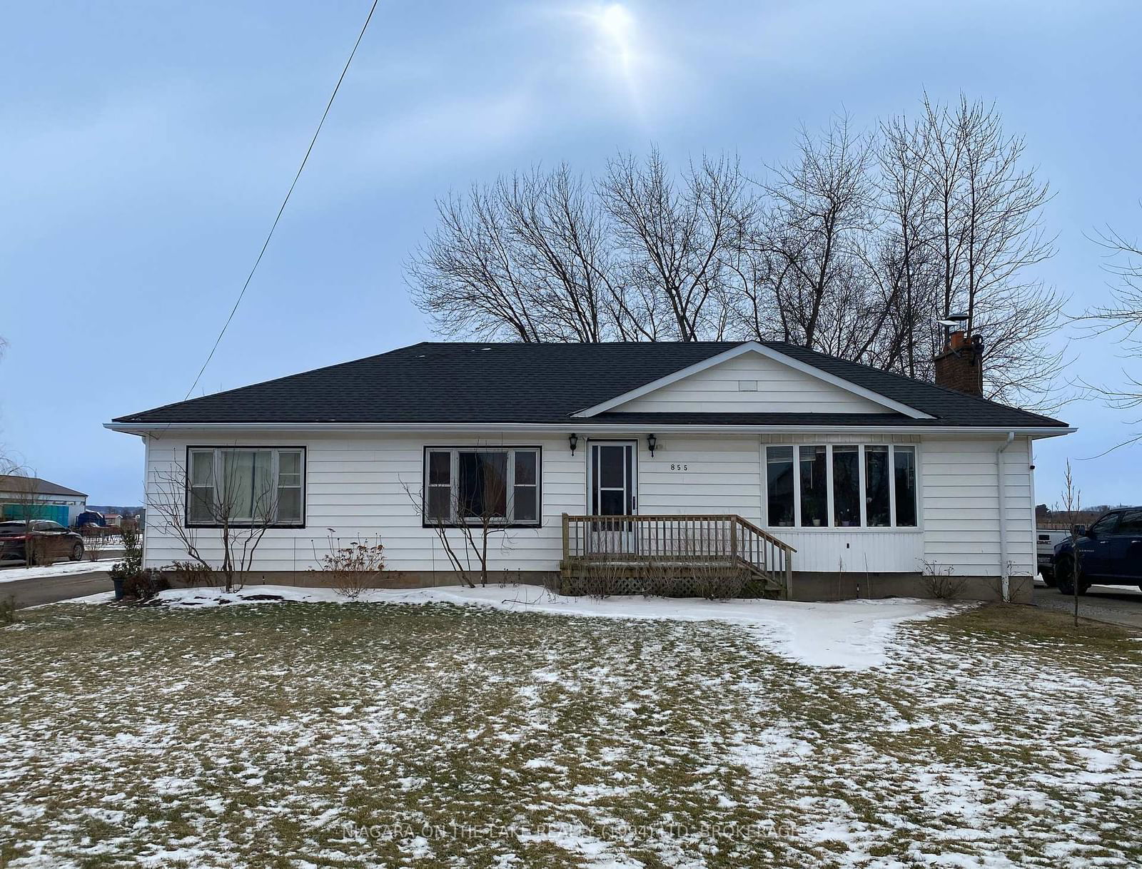 Semi-Detached House sold at 855 Line 2 Road, Niagara-on-the-Lake, 104 - Rural, L0S 1T0 - MLS: X11950055