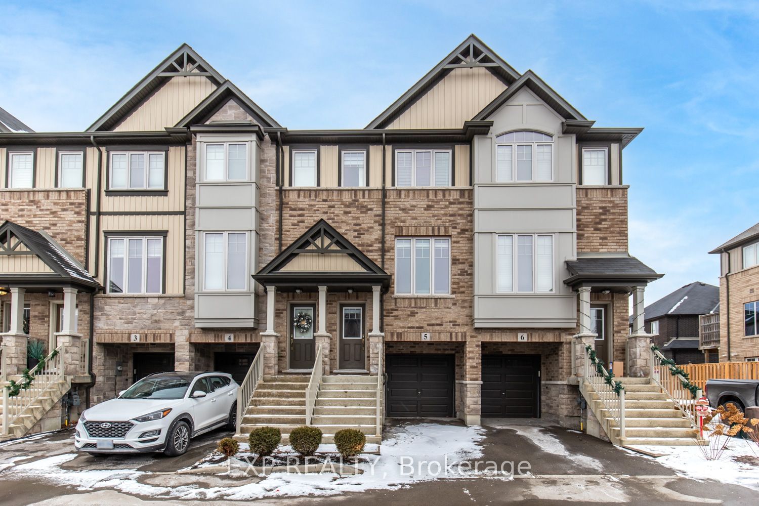 Townhouse for lease at 5-247 FESTIVAL Way, Hamilton, Binbrook, L0R 1C0 - MLS: X11950298