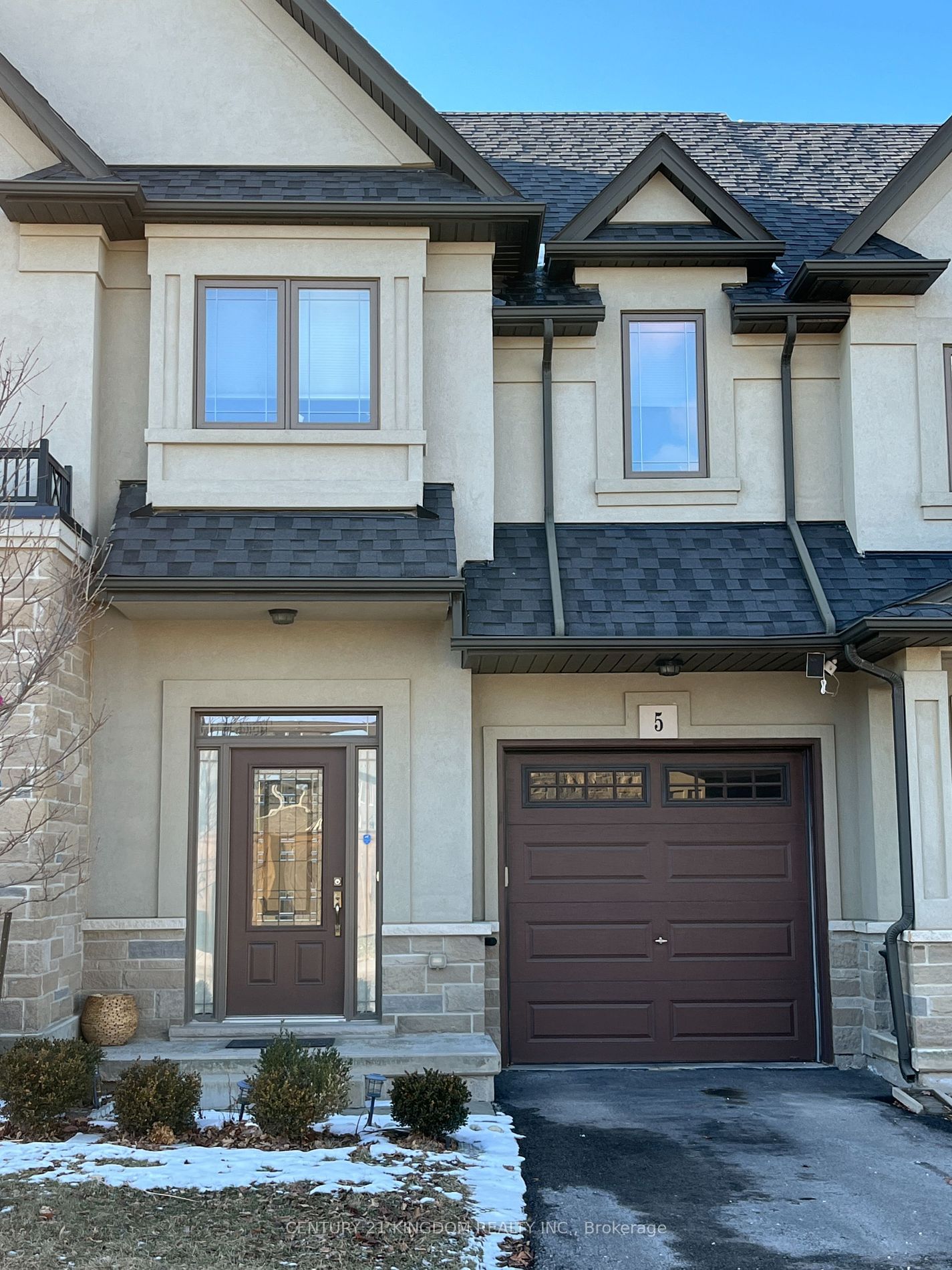 Townhouse for lease at 5 Sonoma Valley Crescent, Hamilton, Mewburn, L9B 0J3 - MLS: X11950322