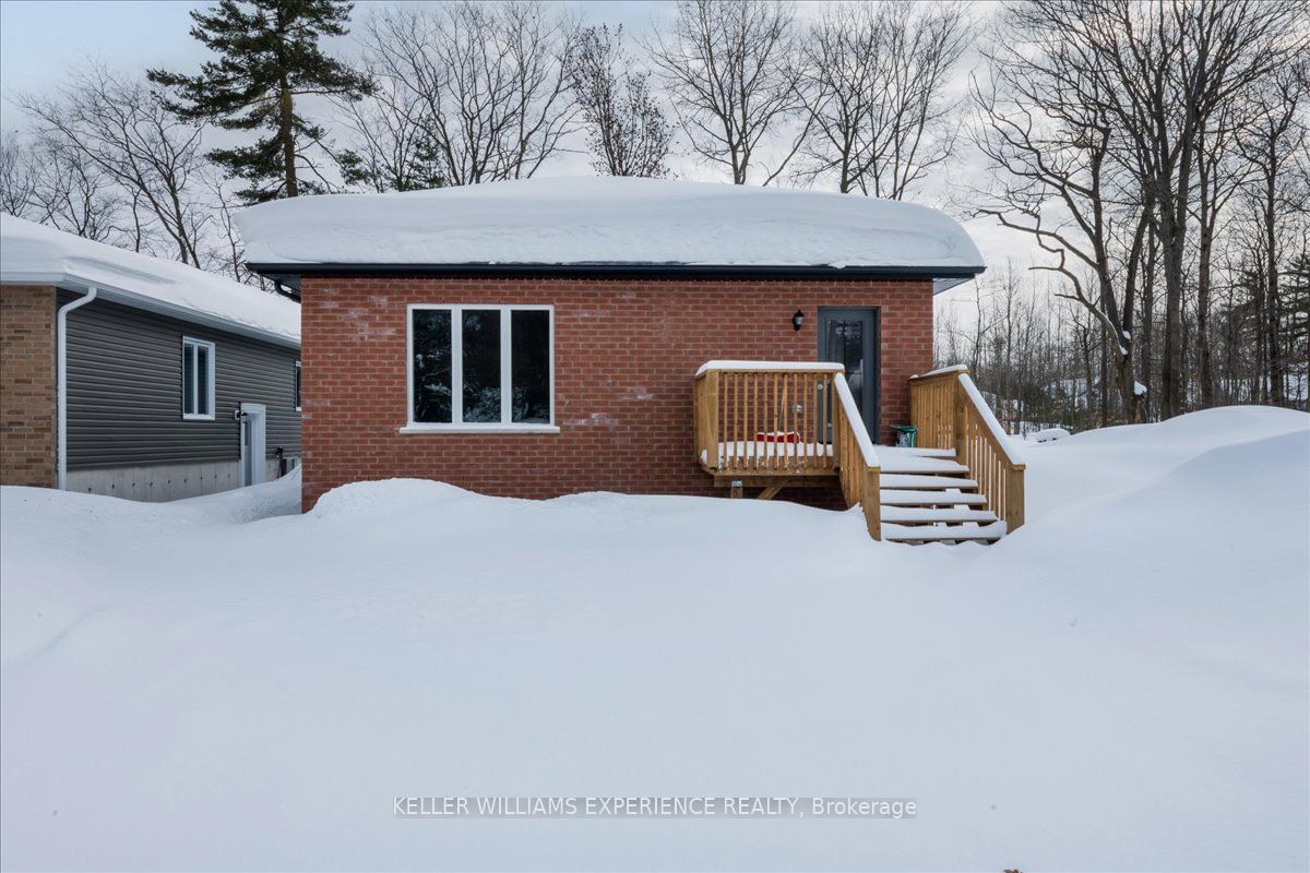 Detached House for sale at 141 Pine Street, Gravenhurst, P1P 1B1 - MLS: X11950356