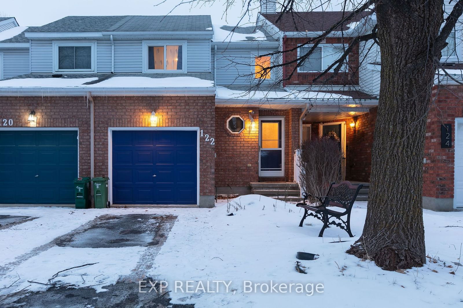 Townhouse for sale at 122 Markland Crescent, Barrhaven, 7710 - Barrhaven East, K2G 5Z7 - MLS: X11950420