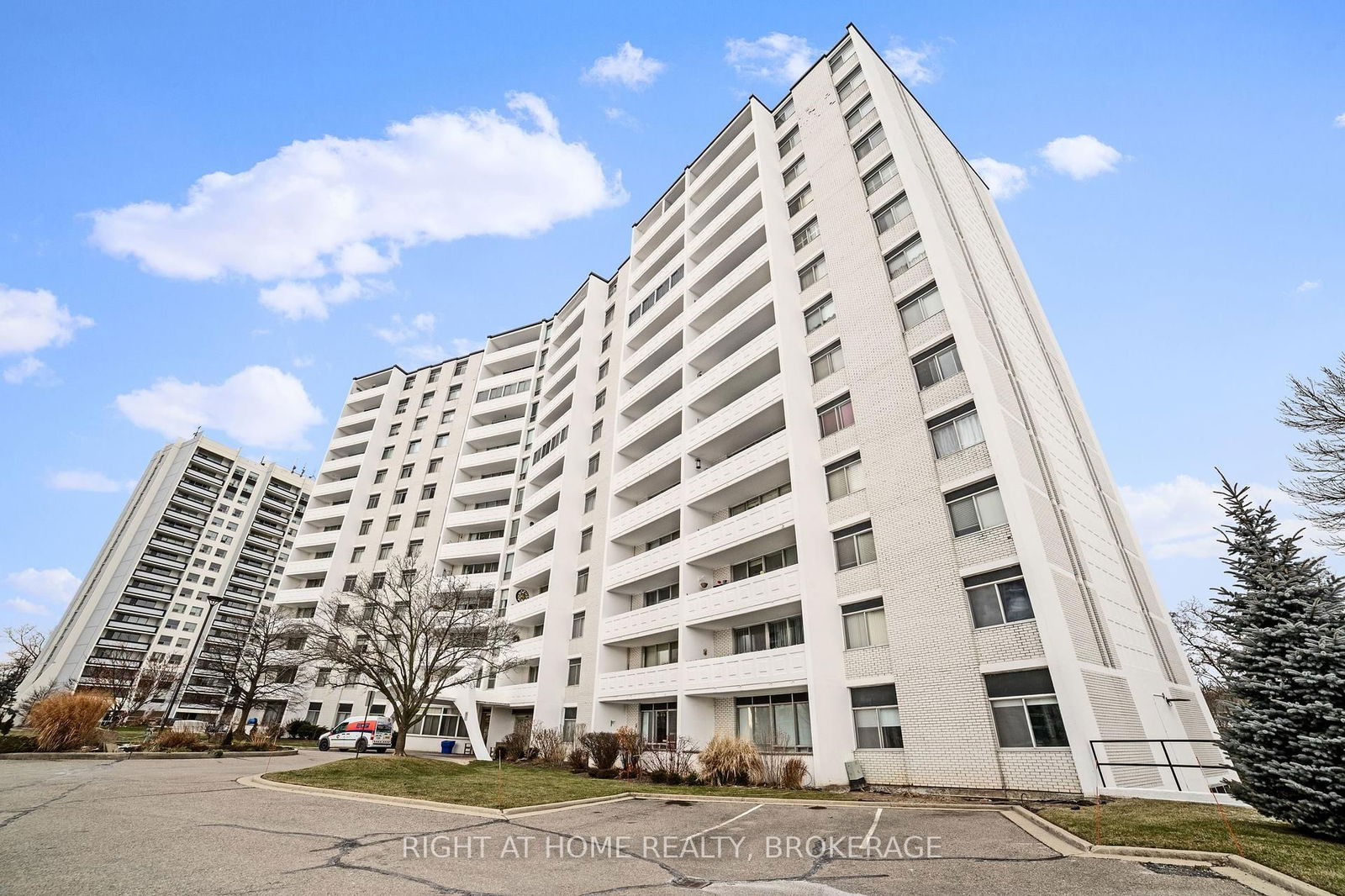 Condo sold at 802-15 Towering Heights Boulevard, St. Catharines, Glendale/Glenridge, L2T 3G7 - MLS: X11950631