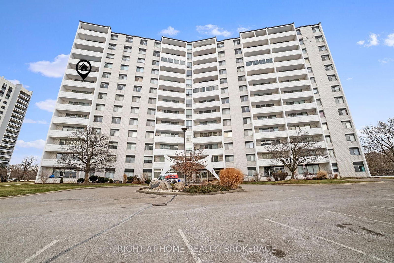 Condo sold at 802-15 Towering Heights Boulevard, St. Catharines, Glendale/Glenridge, L2T 3G7 - MLS: X11950631