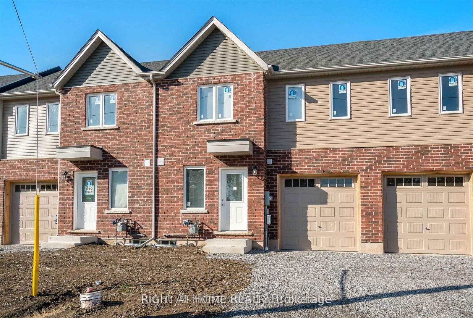 Townhouse for lease at 400 Alberta Street, Welland, L3B 2W3 - MLS: X11950805