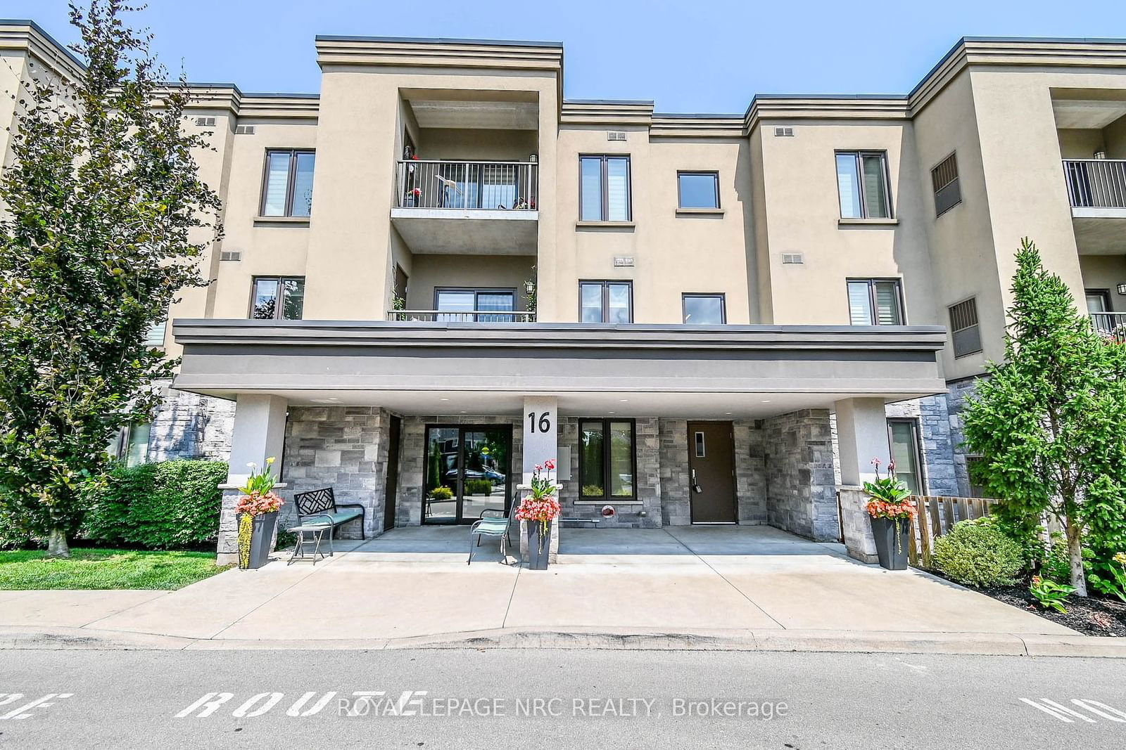 Condo for sale at 203-16 Sullivan Avenue, Thorold, 557 - Thorold Downtown, L2V 2Y2 - MLS: X11950953