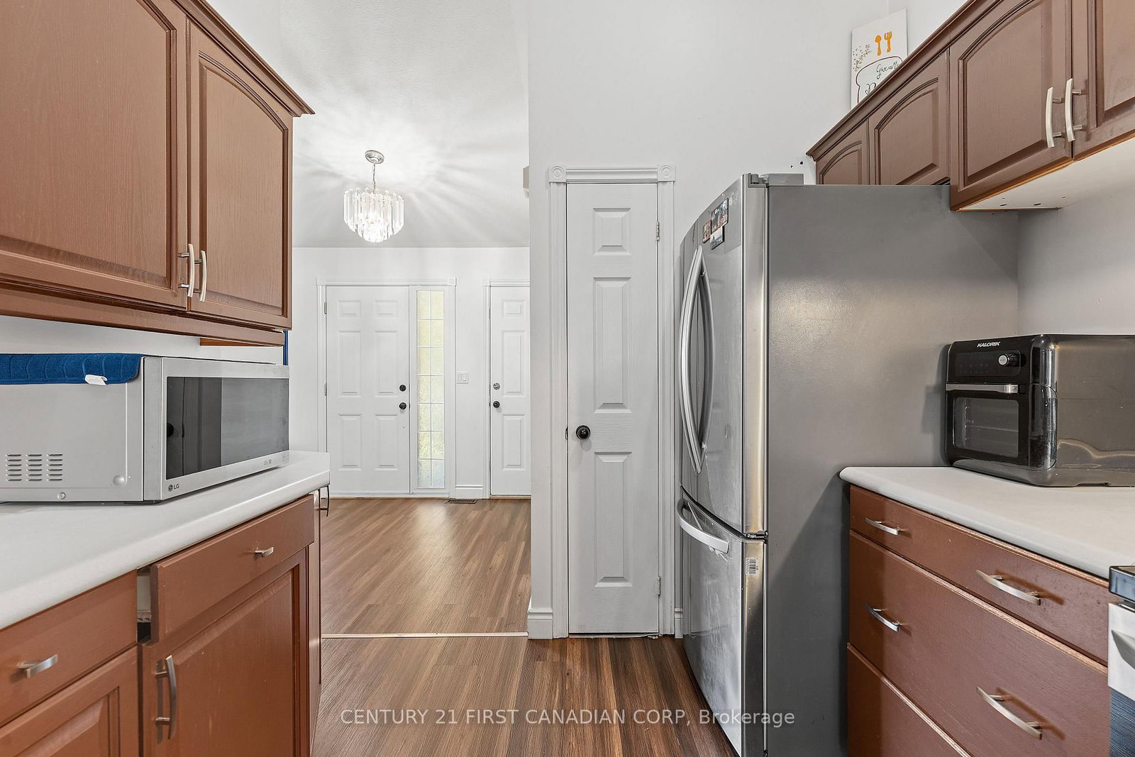 Listing Image 5