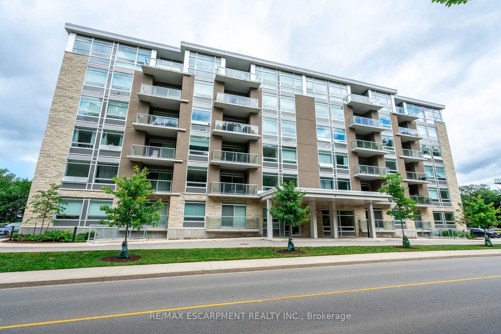 Condo for sale at 101-467 Charlton Avenue, Hamilton, Stinson, L8N 0B3 - MLS: X11951224