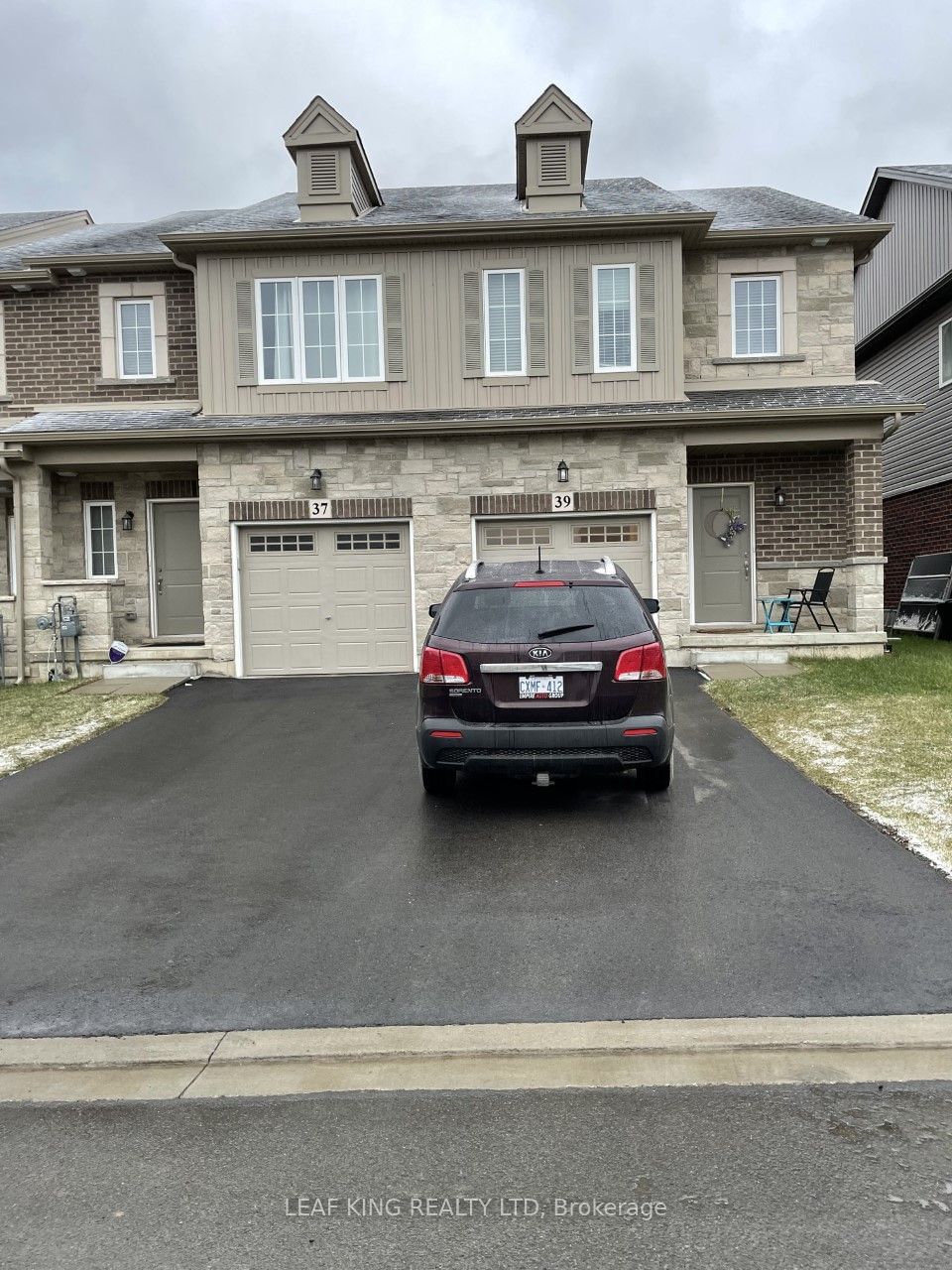 Townhouse for lease at 39 Beasley Grve, Hamilton, Meadowlands, L9K 0J7 - MLS: X11951250