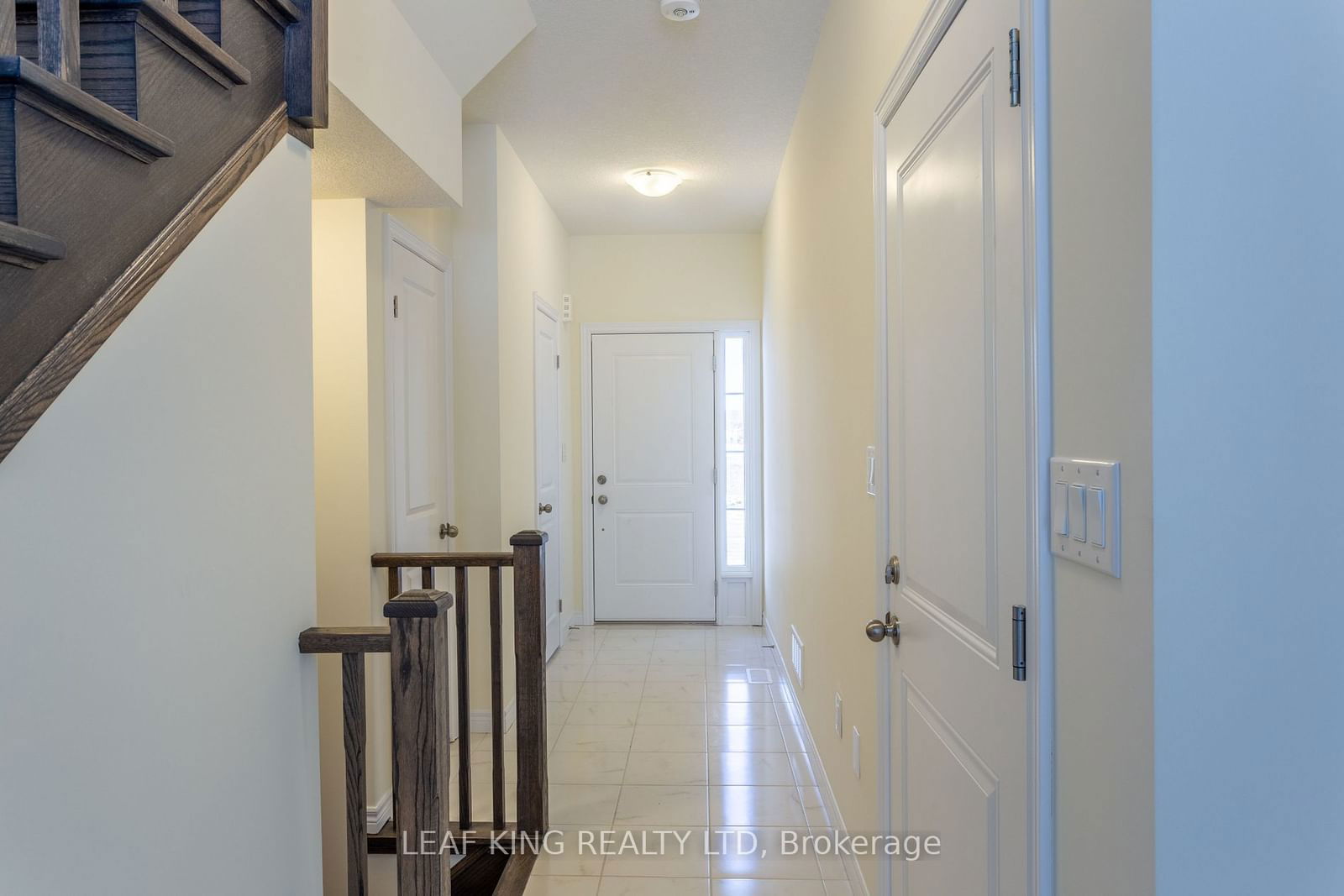 Townhouse for lease at 39 Beasley Grve, Hamilton, Meadowlands, L9K 0J7 - MLS: X11951250