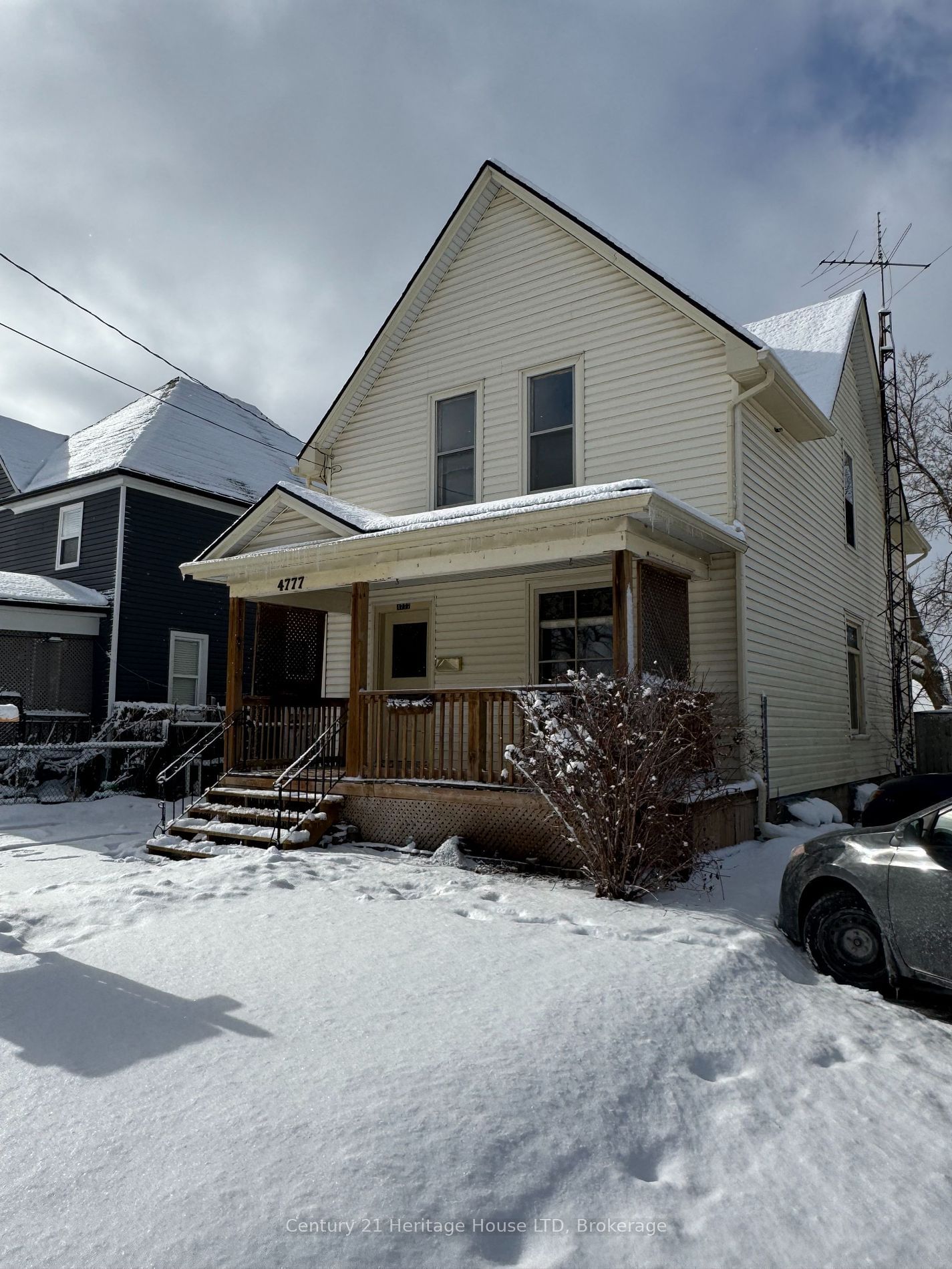 Detached House sold at 4777 Crysler Avenue, Niagara Falls, 210 - Downtown, L2E 3V9 - MLS: X11952041