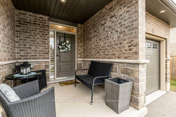 Townhouse for sale at 44 KAY CRESCENT, Guelph, Guelph South, N1L 0N2 - MLS: X11952103