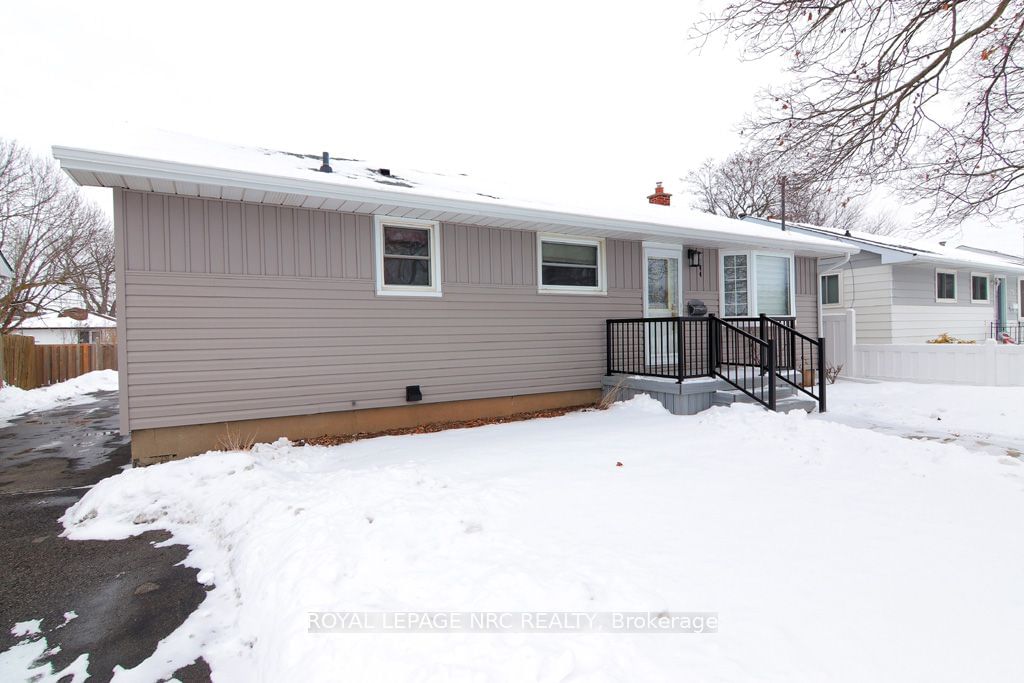 Detached House for sale at 344 Dufferin Street, Fort Erie, 332 - Central, L2A 2T9 - MLS: X11952183