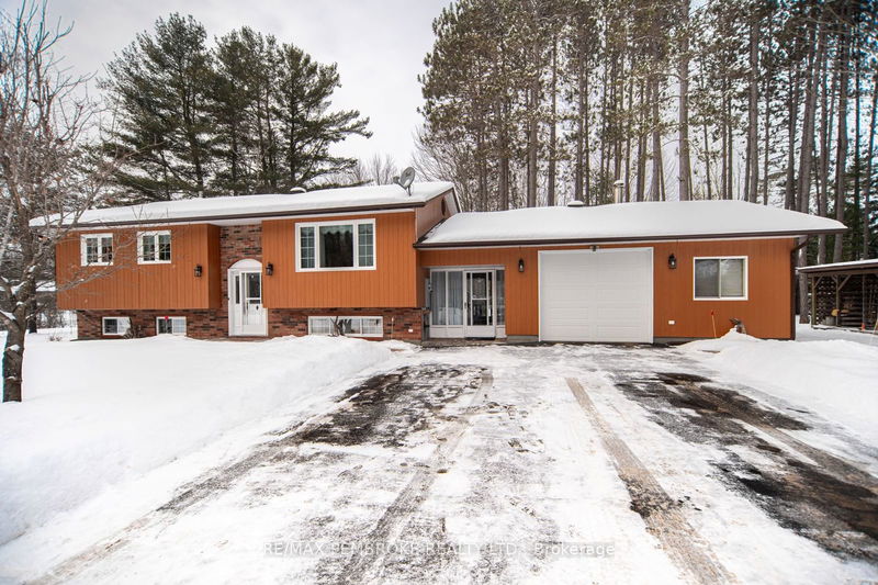 784 Airport Rd, Petawawa - 520 - Petawawa image-0-0