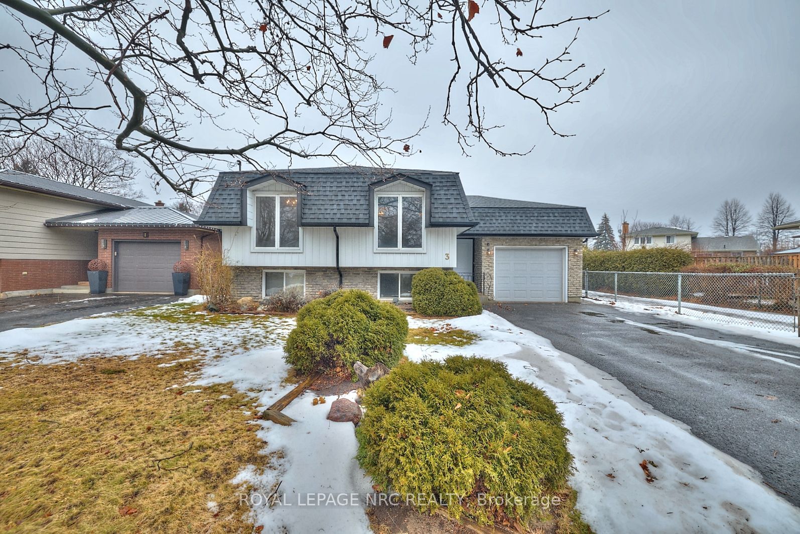 Detached House for sale at 3 Linlake Drive, St. Catharines, 443 - Lakeport, L2N 2M5 - MLS: X11952401