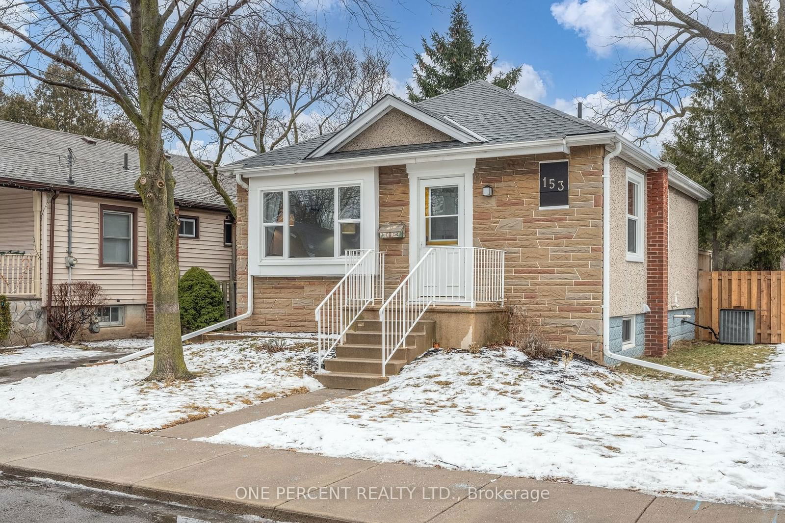 Detached House sold at 153 East 18th Street, Hamilton, Inch Park, L9A 4P2 - MLS: X11952451