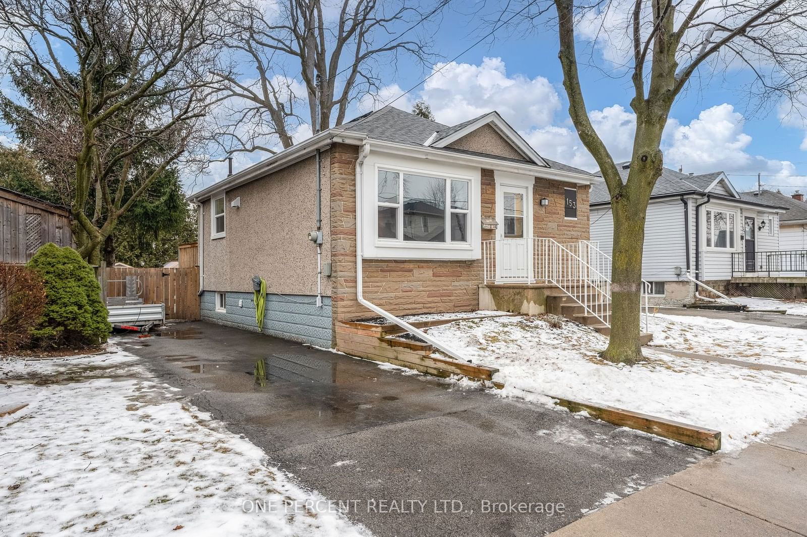 Detached House sold at 153 East 18th Street, Hamilton, Inch Park, L9A 4P2 - MLS: X11952451