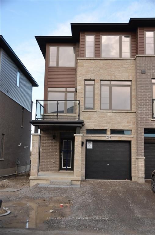 Townhouse leased at 200-30 Times Square Boulevard, Hamilton, Stoney Creek, L8J 0L8 - MLS: X11952557