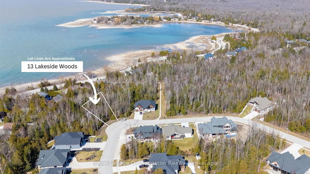 13 LAKESIDE WOODS Crescent