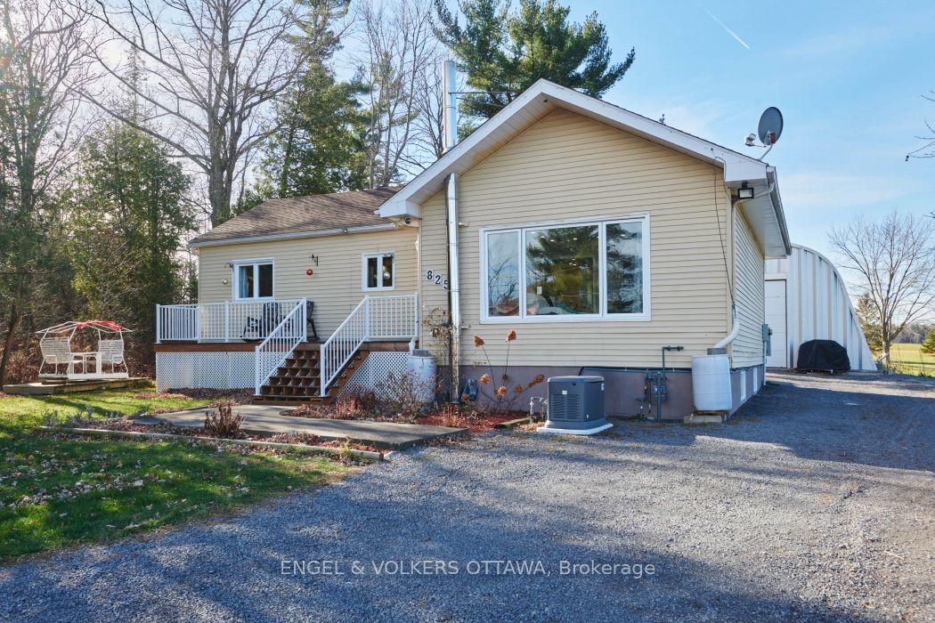 Detached House for sale at 825 Old Highway 17 Road, Alfred and Plantagenet, 608 - Plantagenet, K0B 1L0 - MLS: X11952831