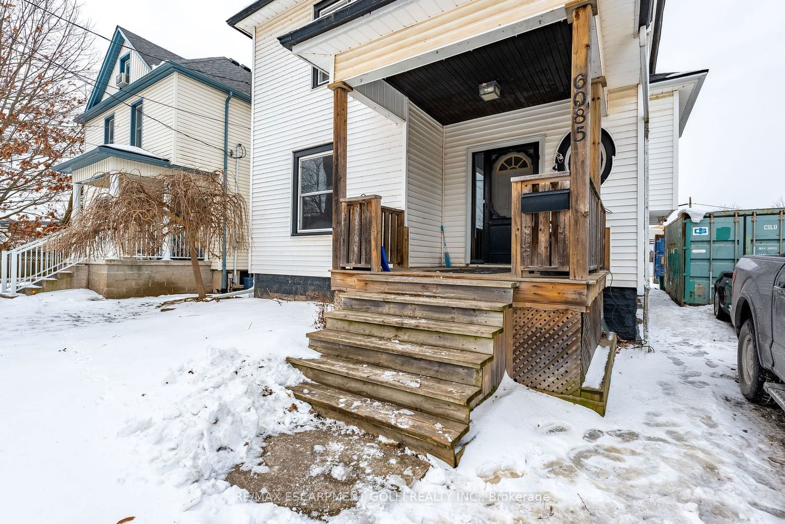 Detached House sold at 6085 Ross Street, Niagara Falls, Dorchester, L2G 4C2 - MLS: X11953531