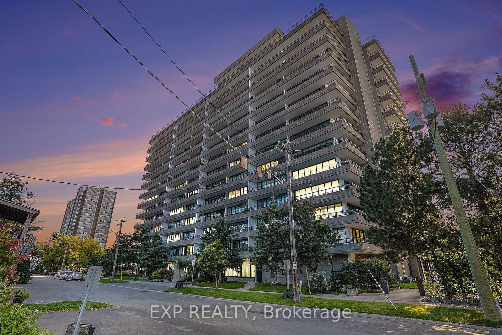 Condo sold at 304-370 Dominion Avenue, Carlingwood - Westboro and Area, 5102 - Westboro West, K2A 3X4 - MLS: X11953646