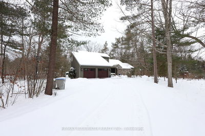 10441 Pinetree Dr, Lambton Shores - Grand Bend image-0-1