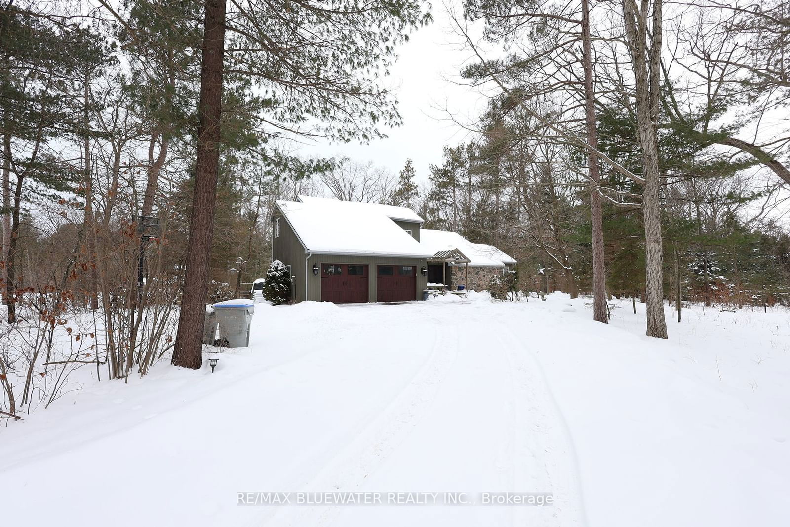 Detached House for sale at 10441 Pinetree Drive, Lambton Shores, Grand Bend, N0M 1T0 - MLS: X11953650