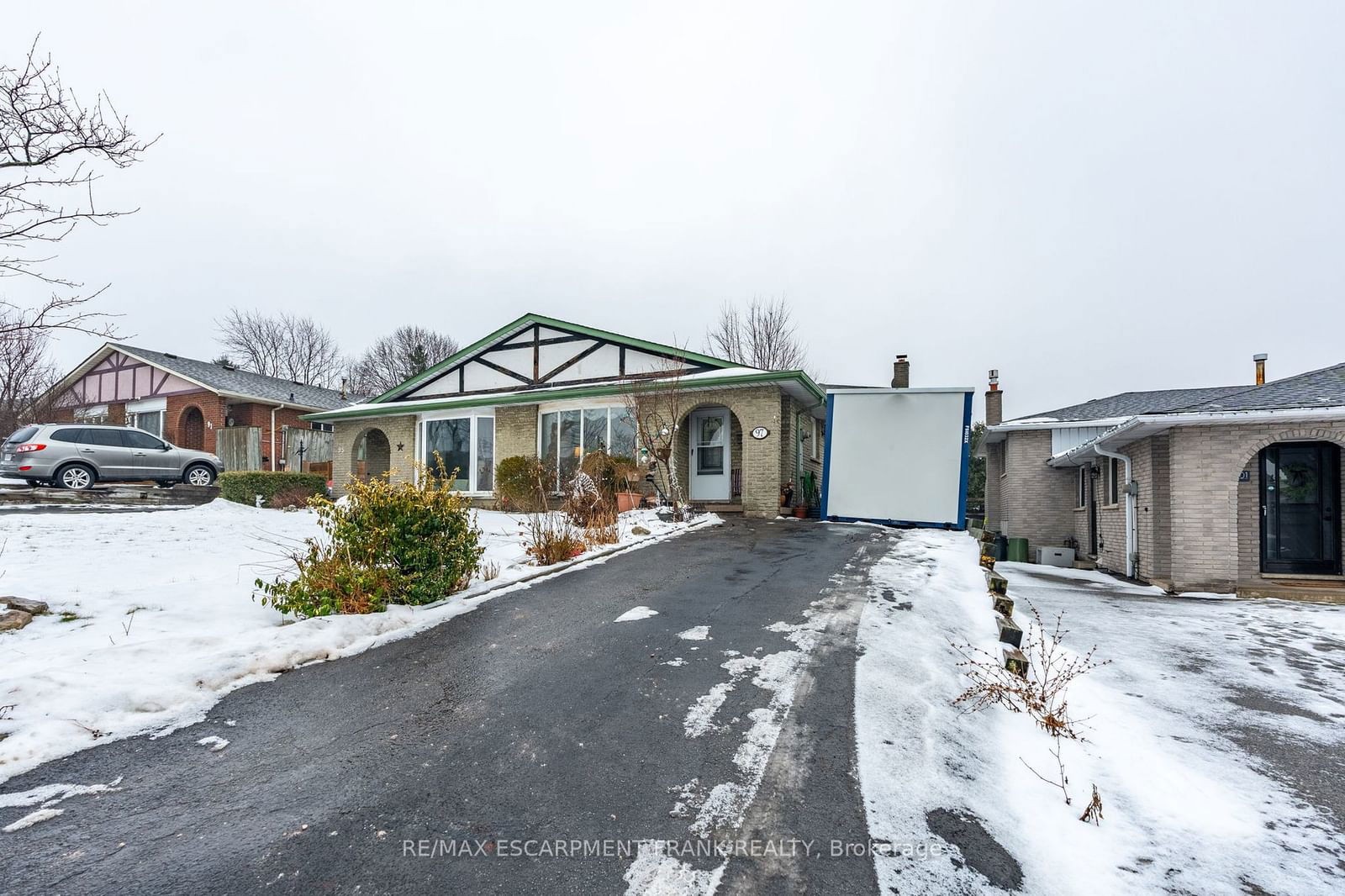 Semi-Detached House for sale at 97 Guildwood Drive, Hamilton, Gurnett, L9C 6S3 - MLS: X11953774