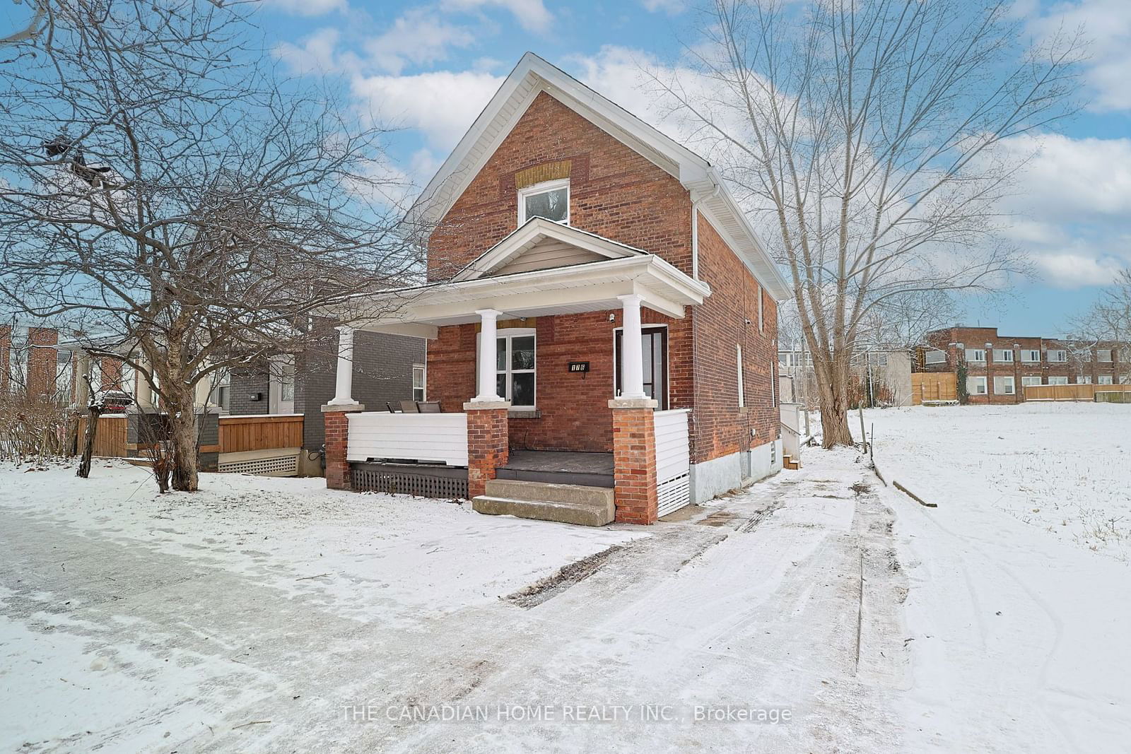 Building at 176 Church Street, St. Catharines, 450 - E. Chester