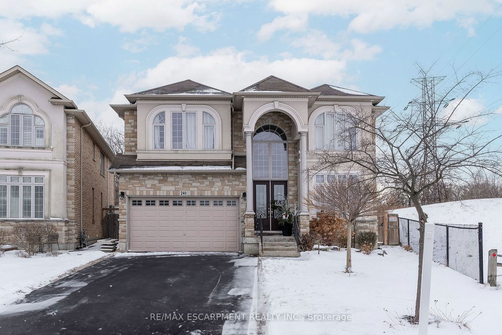 Detached House for sale at 240 CLOVERLEAF Drive, Hamilton, Meadowlands, L9K 1T2 - MLS: X11954296