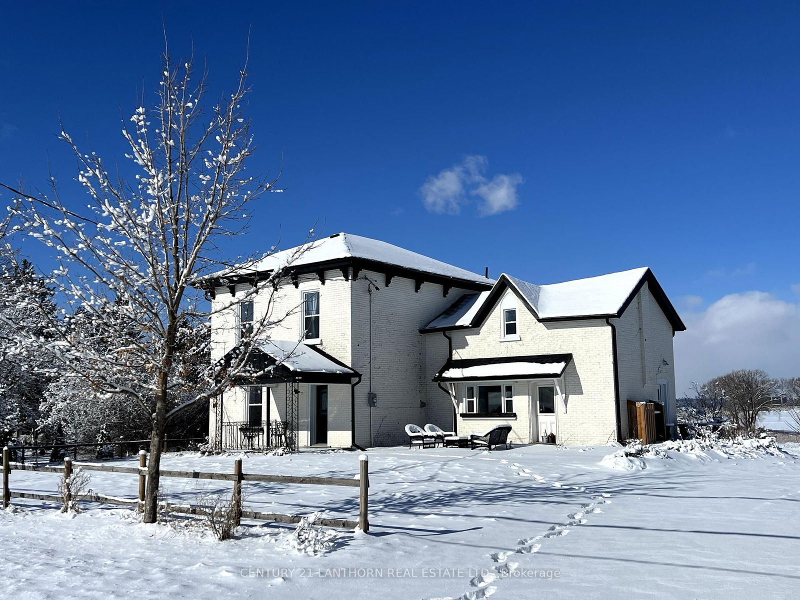 Building at 395 Massassauga Road, Prince Edward County, Ameliasburgh