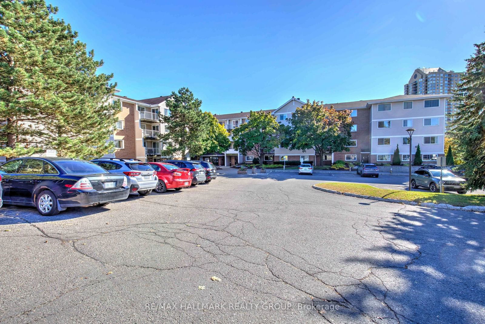 Condo leased at 107-260 Brittany Drive, Manor Park - Cardinal Glen and Area, 3103 - Viscount Alexander Park, K1K 4M2 - MLS: X11954851