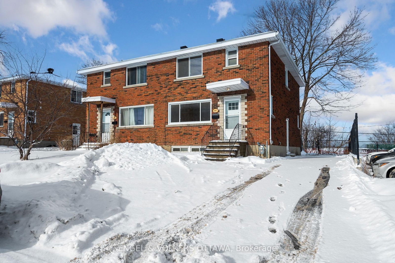 Townhouse sold at 1487 Morisset Avenue, Ottawa, Carlington, K1Z 8H2 - MLS: X11954946
