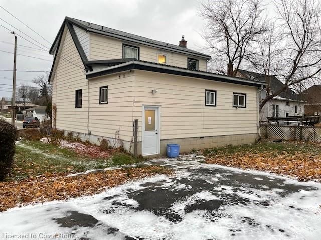 Detached House sold at 39 Fennell Avenue, Hamilton, Bonnington, L9C 1E5 - MLS: X11955054