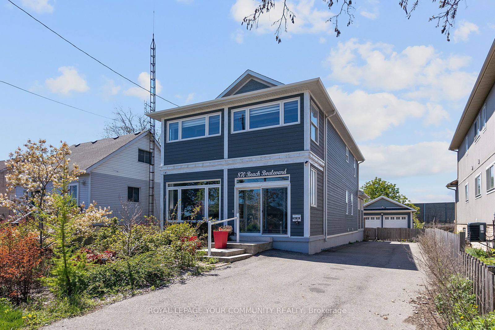 Building at 870 Beach Boulevard, Hamilton, Hamilton Beach