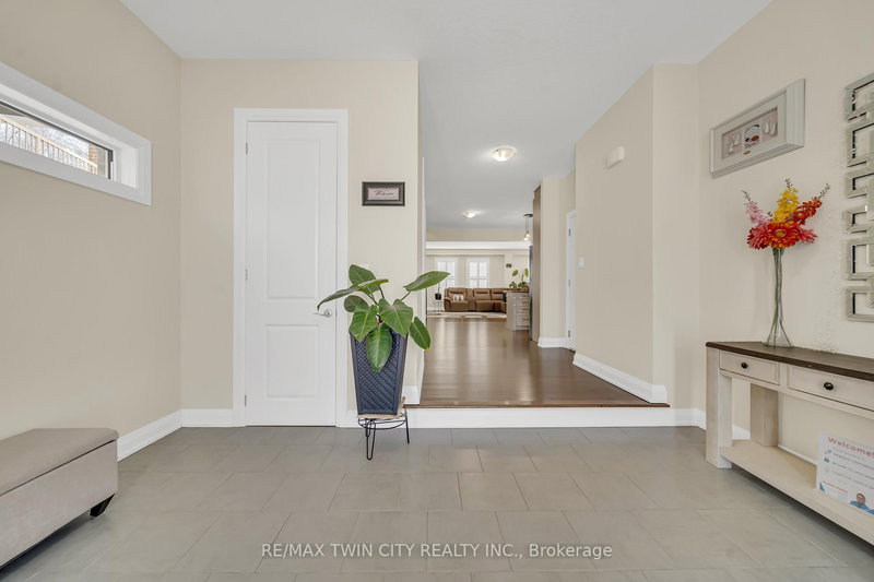 285 Sedgewood St, Kitchener, N2P 0G6 | Image 2