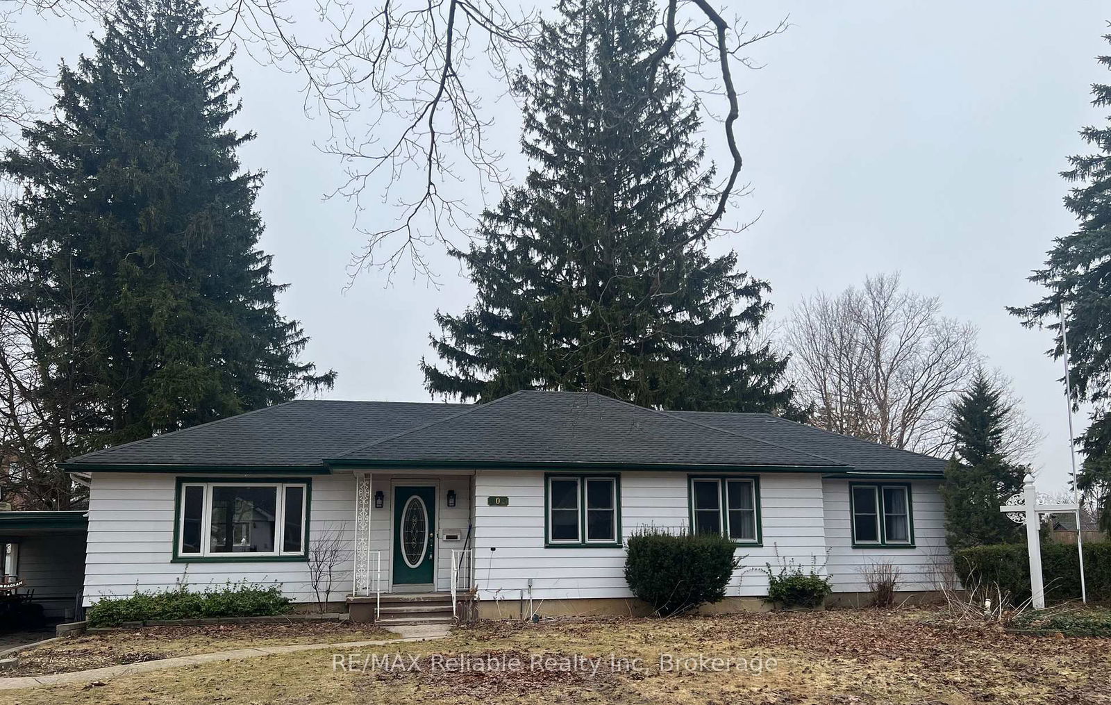 Building at 108 Raglan Street, Central Huron, Clinton