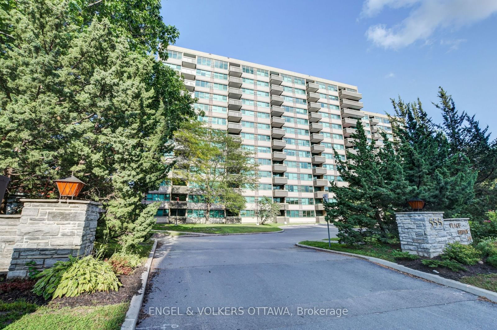 Condo leased at 310-555 Brittany Drive, Manor Park - Cardinal Glen and Area, 3103 - Viscount Alexander Park, K1K 4C5 - MLS: X11955721