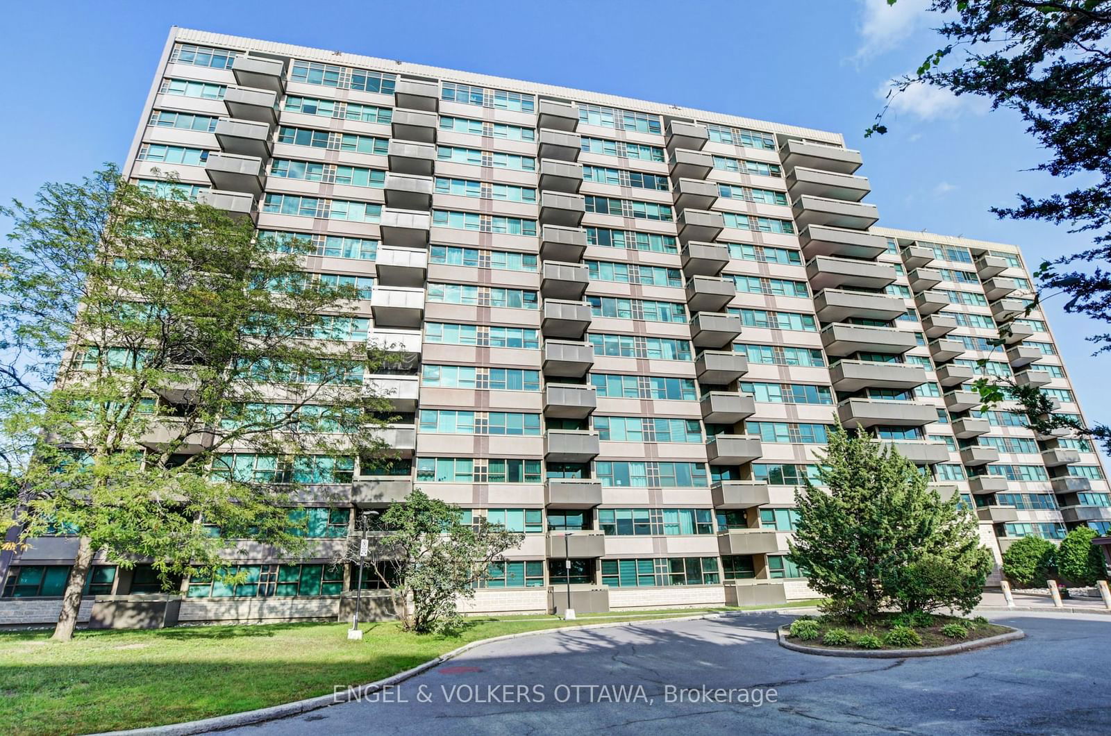 Condo leased at 310-555 Brittany Drive, Manor Park - Cardinal Glen and Area, 3103 - Viscount Alexander Park, K1K 4C5 - MLS: X11955721