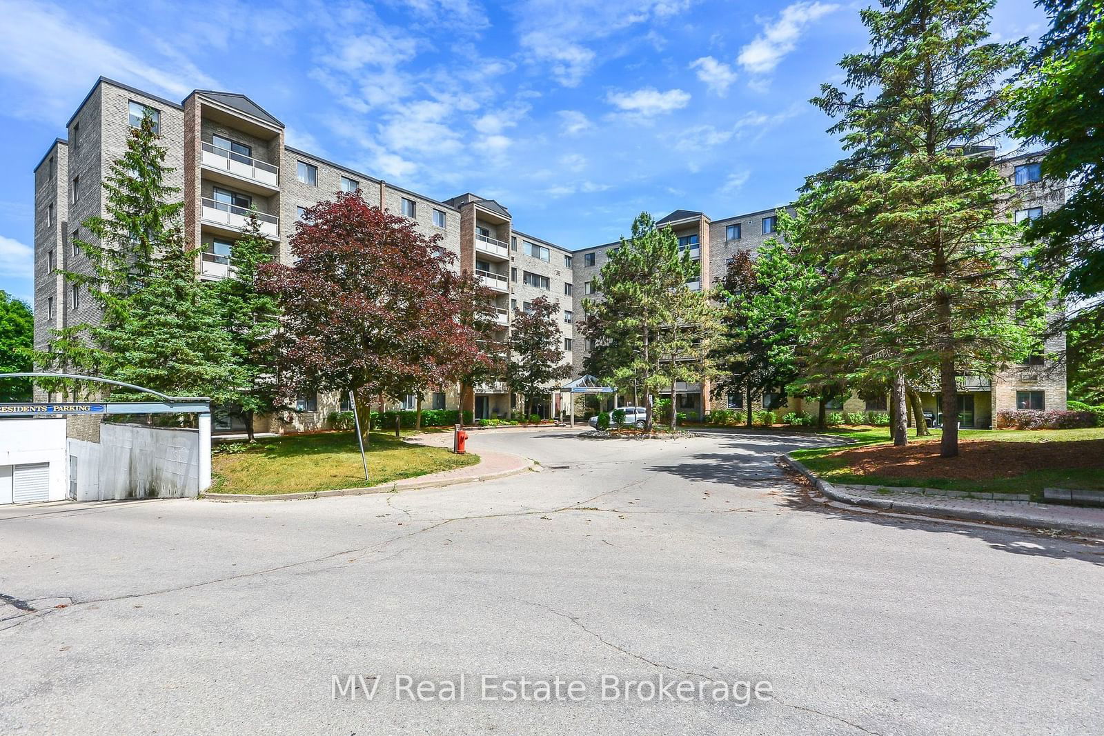 Condo for sale at 402-93 WESTWOOD Road, Guelph, West Willow Woods, N1H 7J7 - MLS: X11955850