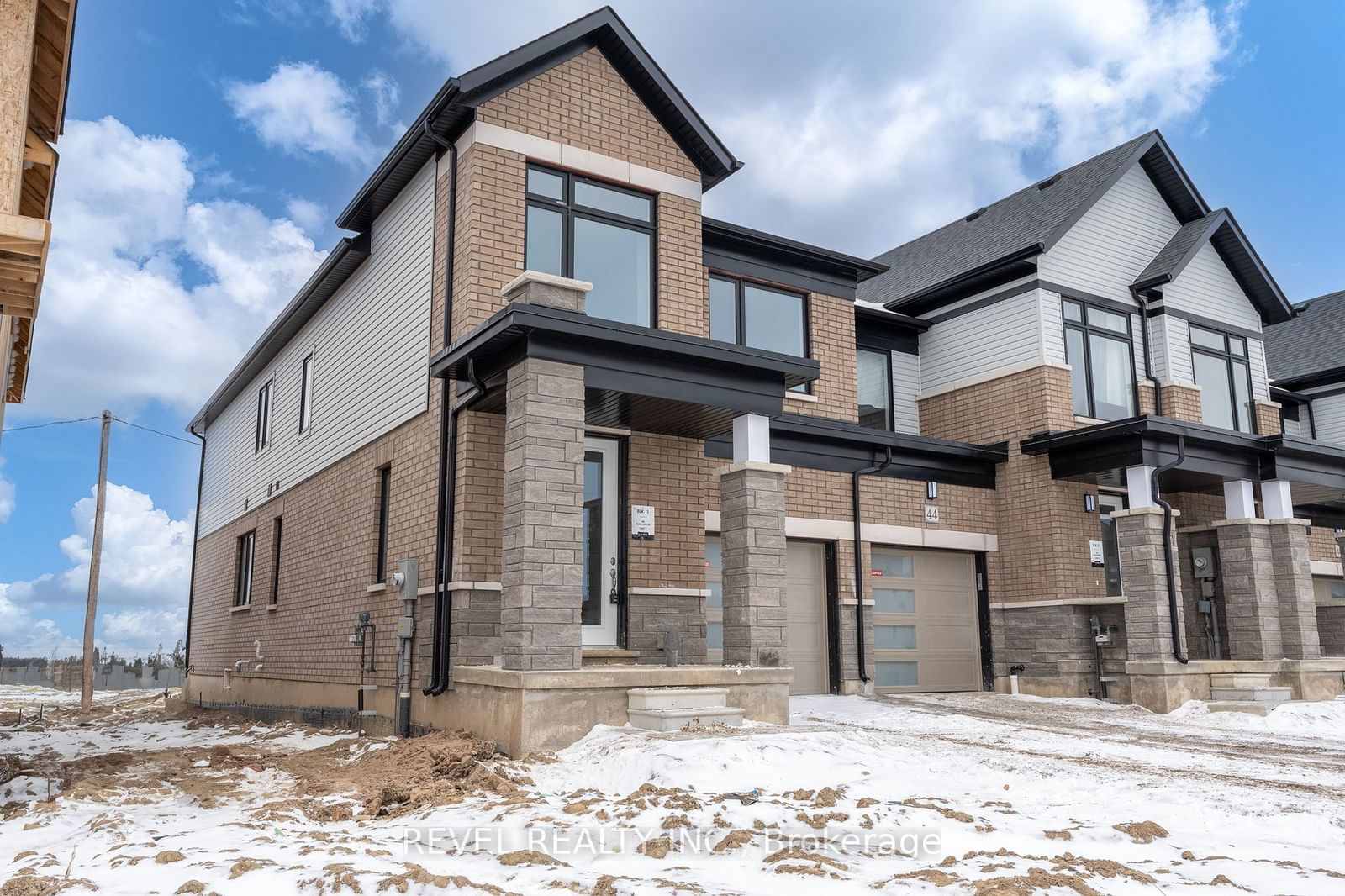 Townhouse leased at 46 Blain Drive, Hamilton, Binbrook, L0R 1W0 - MLS: X11956183