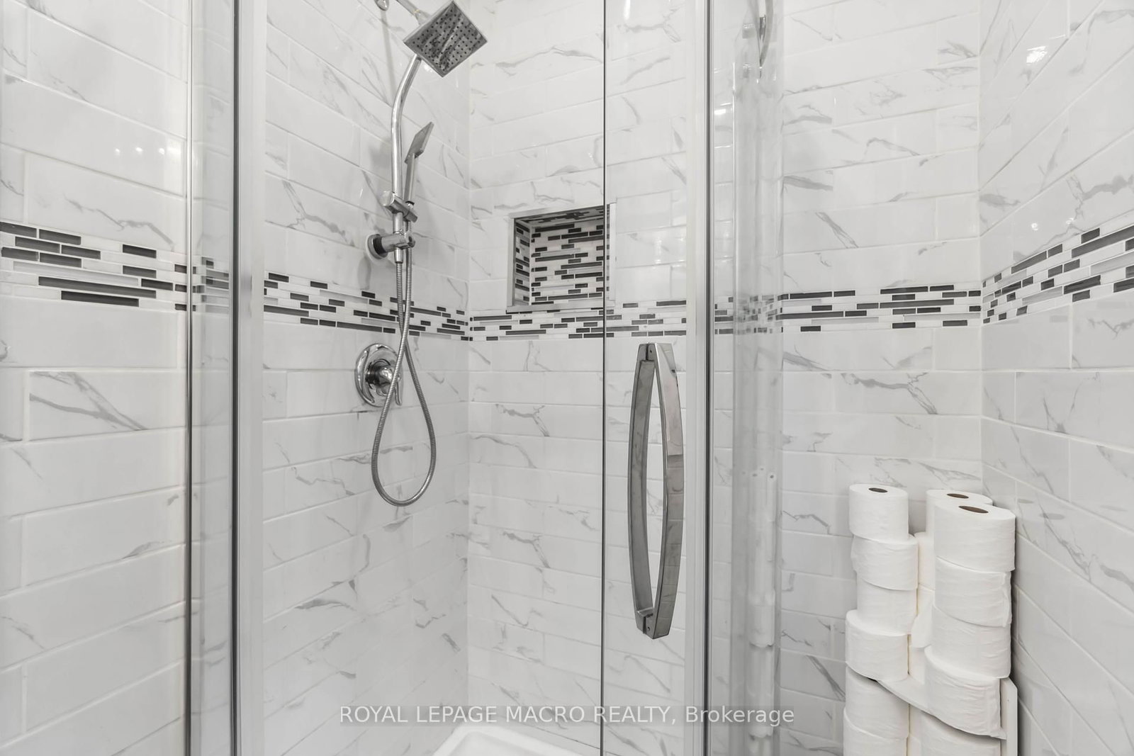 Detached House for sale at 197 Wentworth Street, Hamilton, Ontario, L8N 2Z6 - Stinson - MLS: X11956278